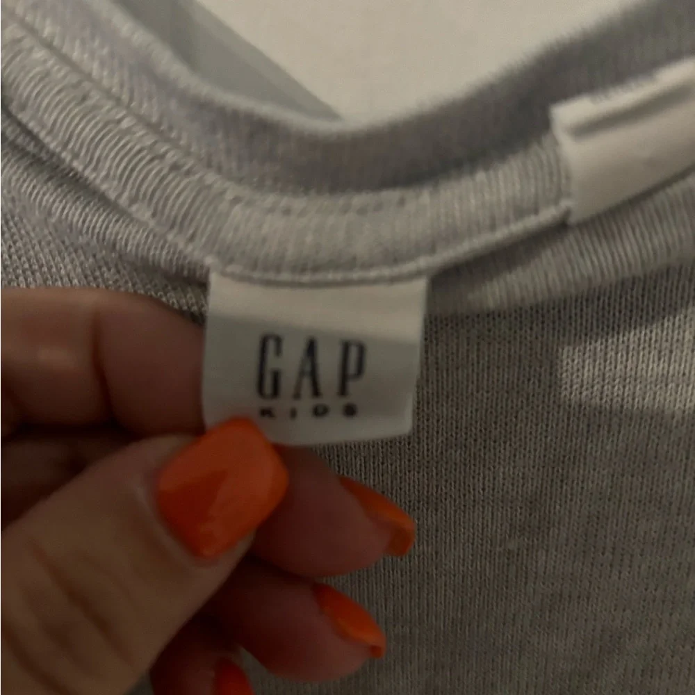 GAP light grey